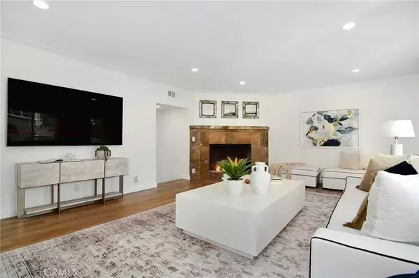 West Hollywood, CA 90069,959 N Doheny #205