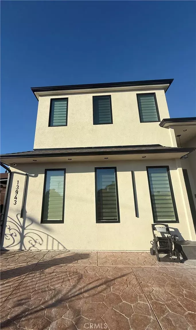 Van Nuys, CA 91405,13939 LEADWELL Street