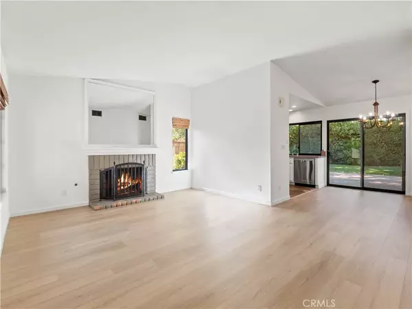 Valencia, CA 91355,23379 Calle Arino