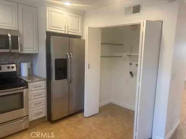 Agoura Hills, CA 91301,30553 Canwood