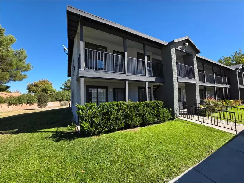 44036 25th West #C8, Lancaster, CA 93536