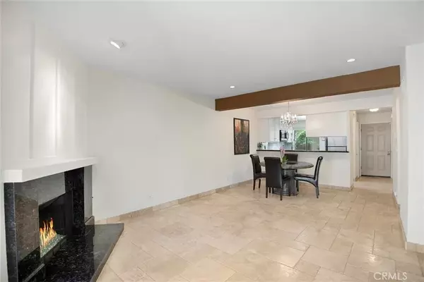 Woodland Hills, CA 91367,5760 Owensmouth #34