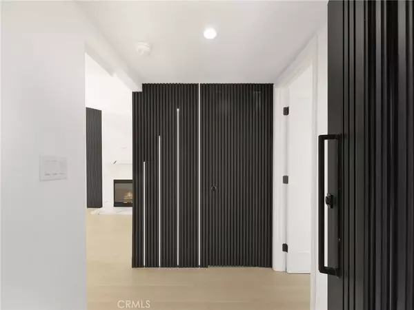 Winnetka, CA 91306,20528 Hamlin Street