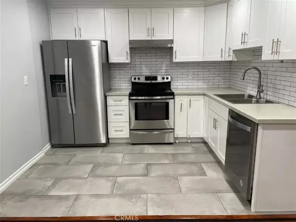 18619 Collins, Tarzana, CA 91356