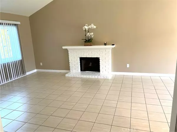 Reseda, CA 91335,7208 Enfield