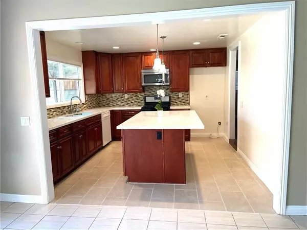 Reseda, CA 91335,7208 Enfield