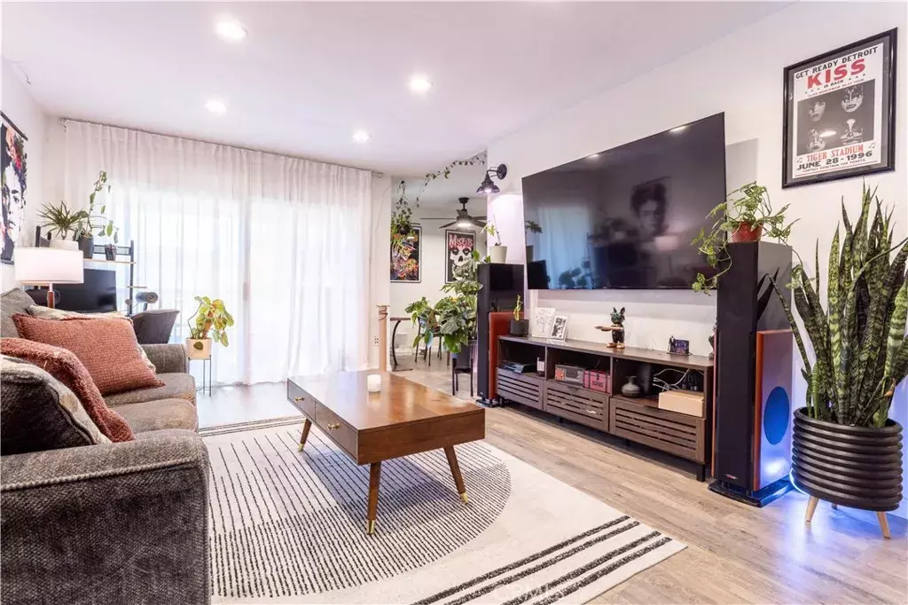 Tarzana, CA 91356,18307 Burbank