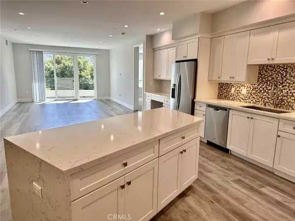 Studio City, CA 91602,10718 Acama Street #203