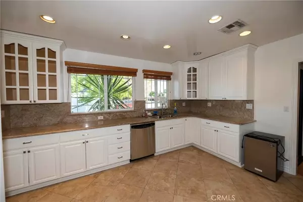 Lake Balboa, CA 91406,7001 Jellico Avenue