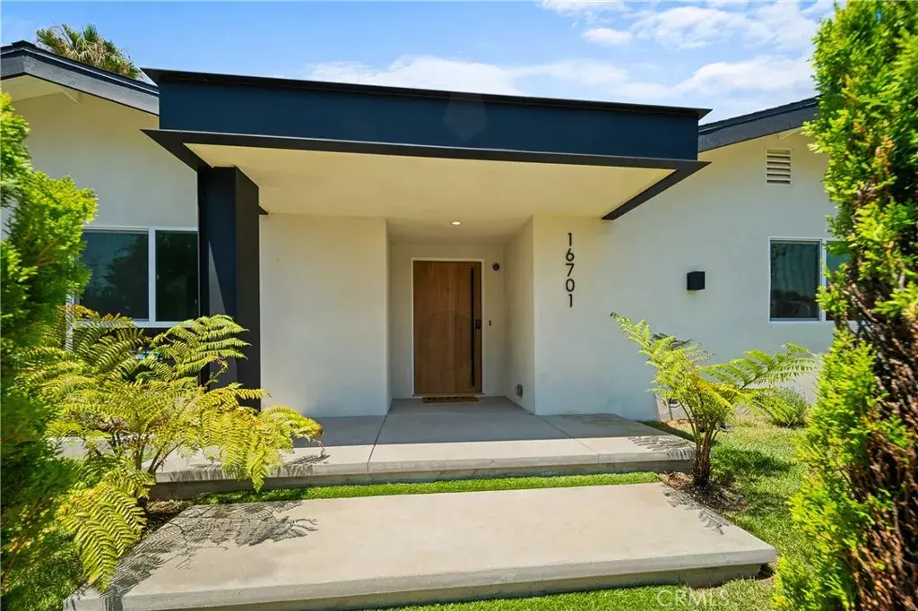 Granada Hills, CA 91344,16701 Kalisher