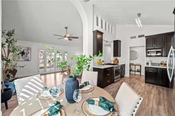 Saugus, CA 91350,22003 Caceras