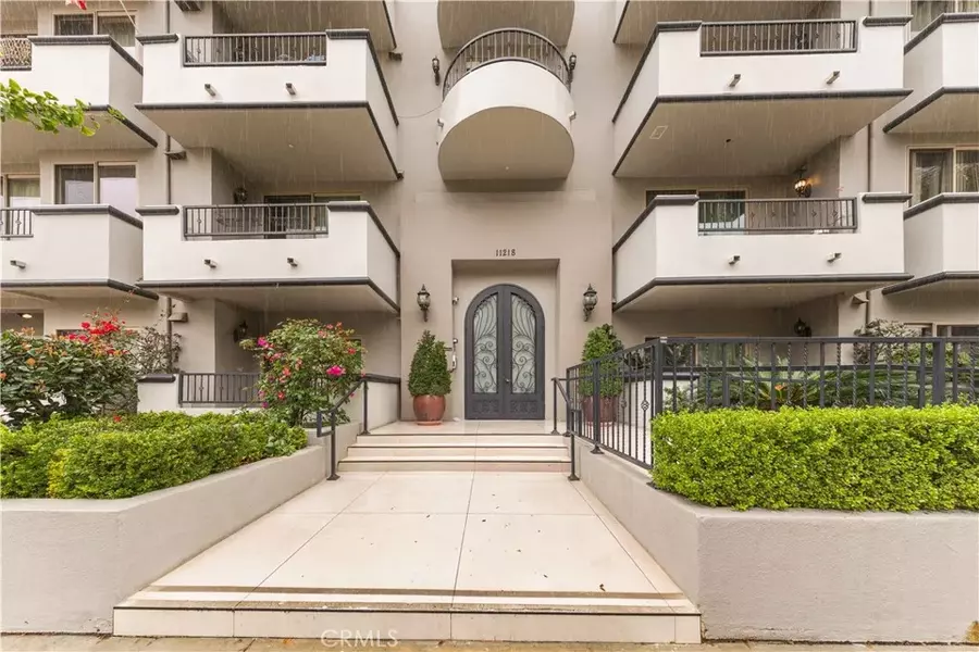 11218 Camarillo Street #404, Toluca Lake, CA 91602