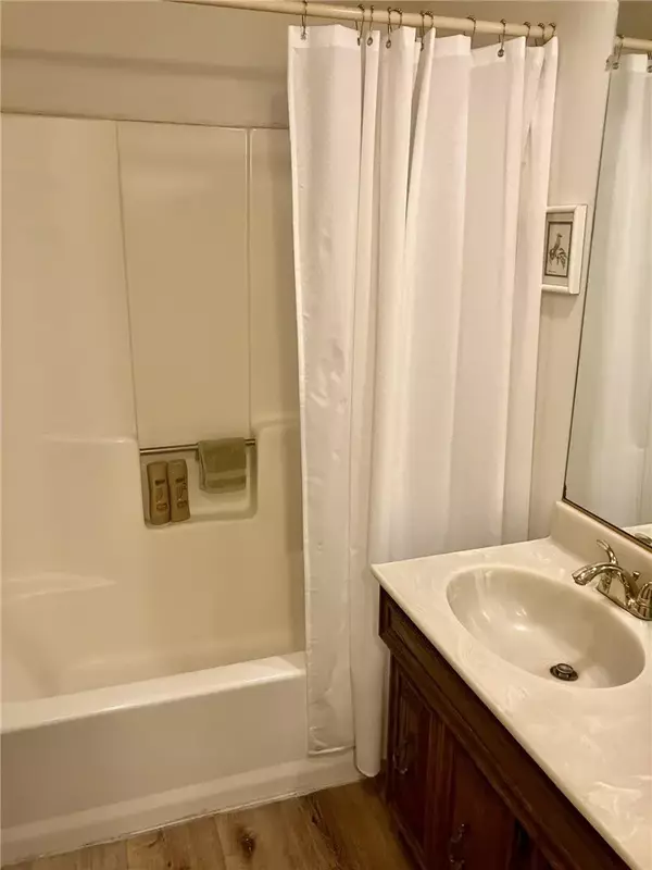 Calabasas, CA 91302,3548 Gladiola #A