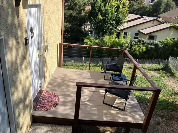 Calabasas, CA 91302,3548 Gladiola #A