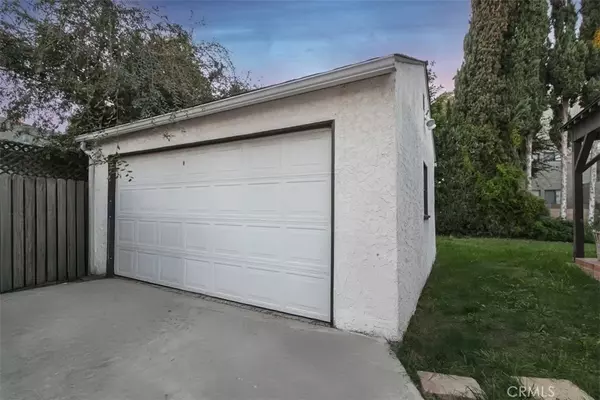 Valley Village, CA 91607,5229 Vantage