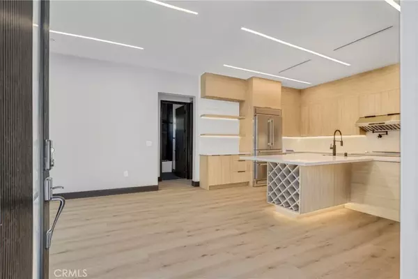 20520 Sherman Way, Winnetka, CA 91306