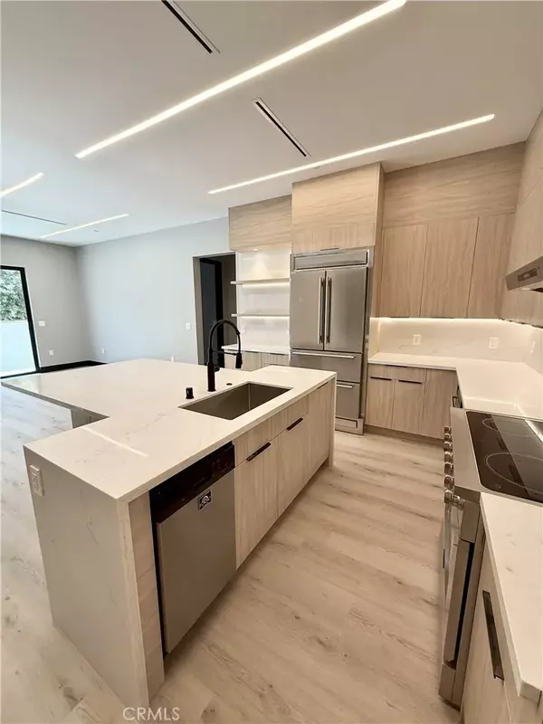 Winnetka, CA 91306,20520 Sherman Way