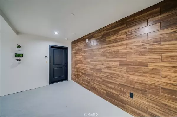 Canoga Park, CA 91303,7018 Alabama Avenue #201