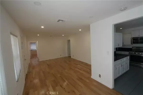 Tarzana, CA 91335,19103 Erwin Street