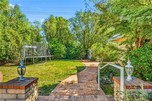 Tarzana, CA 91356,5433 Shirley Avenue