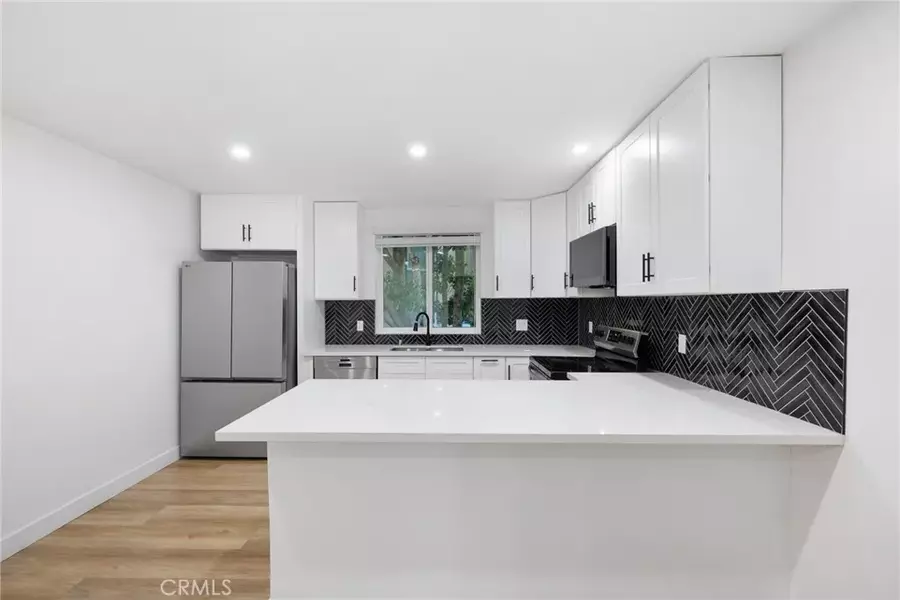 17000 Burbank Boulevard #201, Encino, CA 91316