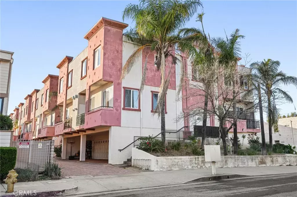 Chatsworth, CA 91311,10235 Independence Avenue #5