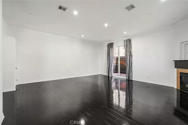 Chatsworth, CA 91311,10235 Independence Avenue #5