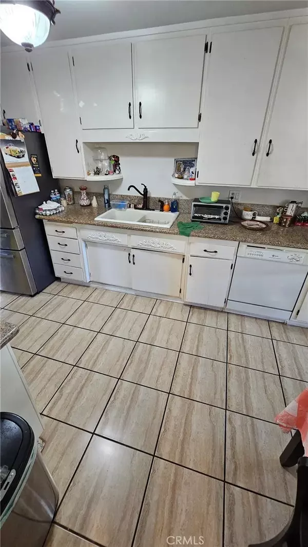 Lancaster, CA 93534,44554 15th West