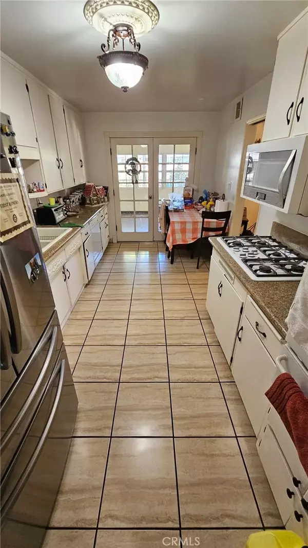 Lancaster, CA 93534,44554 15th West