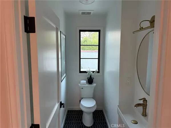 Los Angeles, CA 90019,1284 S Orange