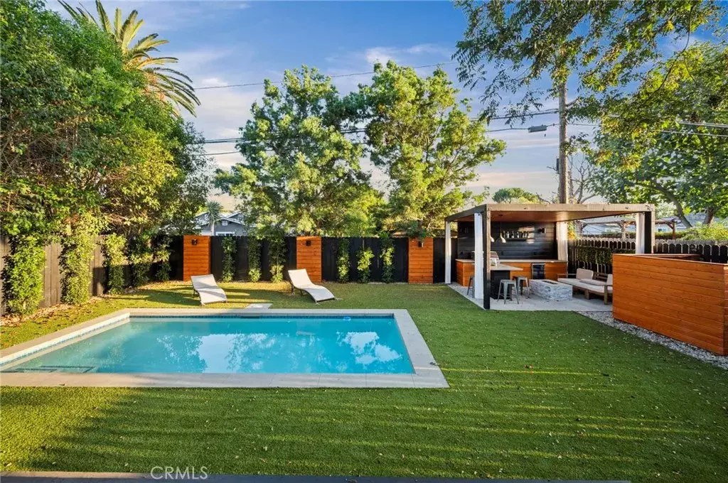 Sherman Oaks, CA 91401,14328 Emelita Street