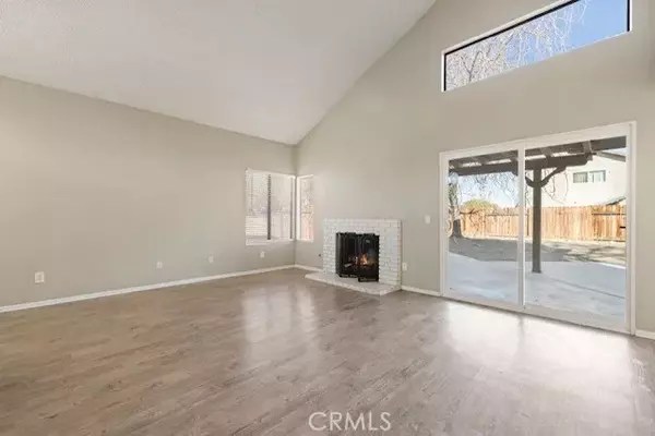 Lancaster, CA 93535,523 E Kettering