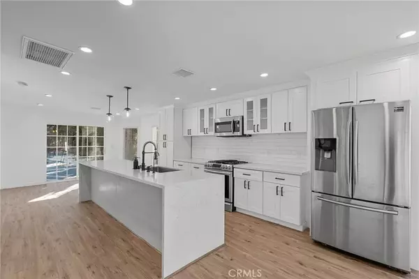 West Hills, CA 91307,7057 Middlesbury Ridge