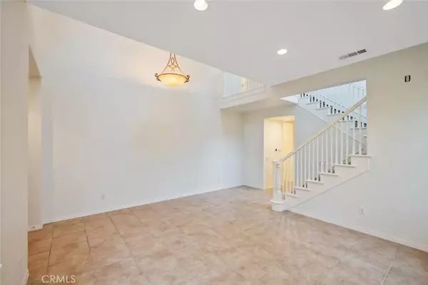 Valencia, CA 91381,27163 Cedar Ridge