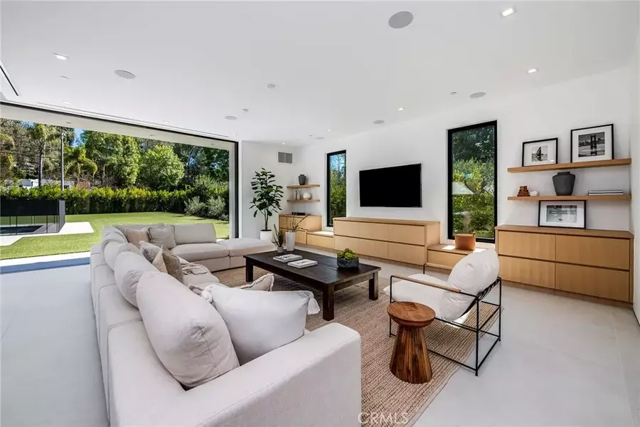 4930 Palomar Drive, Tarzana, CA 91356