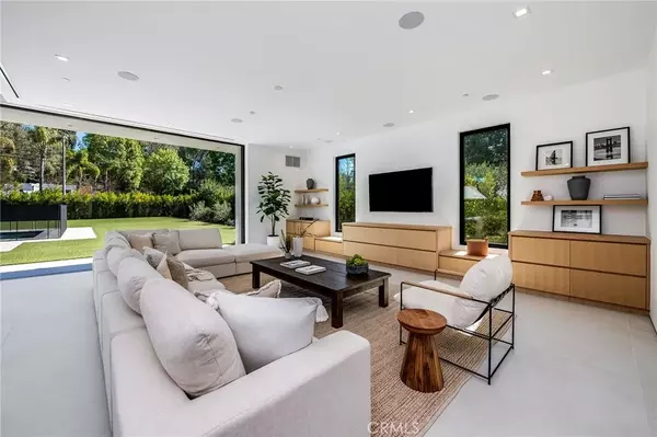 4930 Palomar Drive, Tarzana, CA 91356