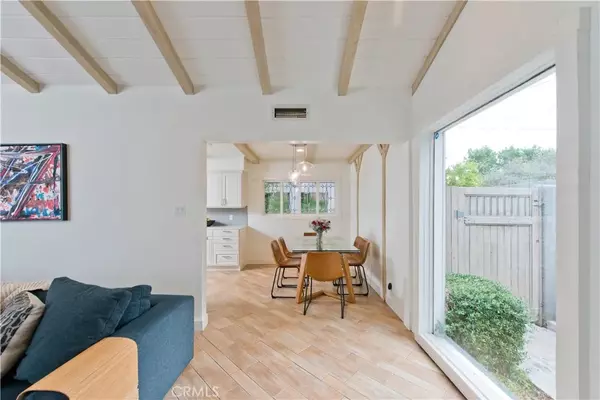 Sherman Oaks, CA 91423,4719 Tyrone