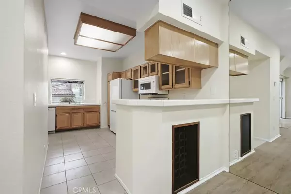 Oak Park, CA 91377,5824 Oak Bend #108