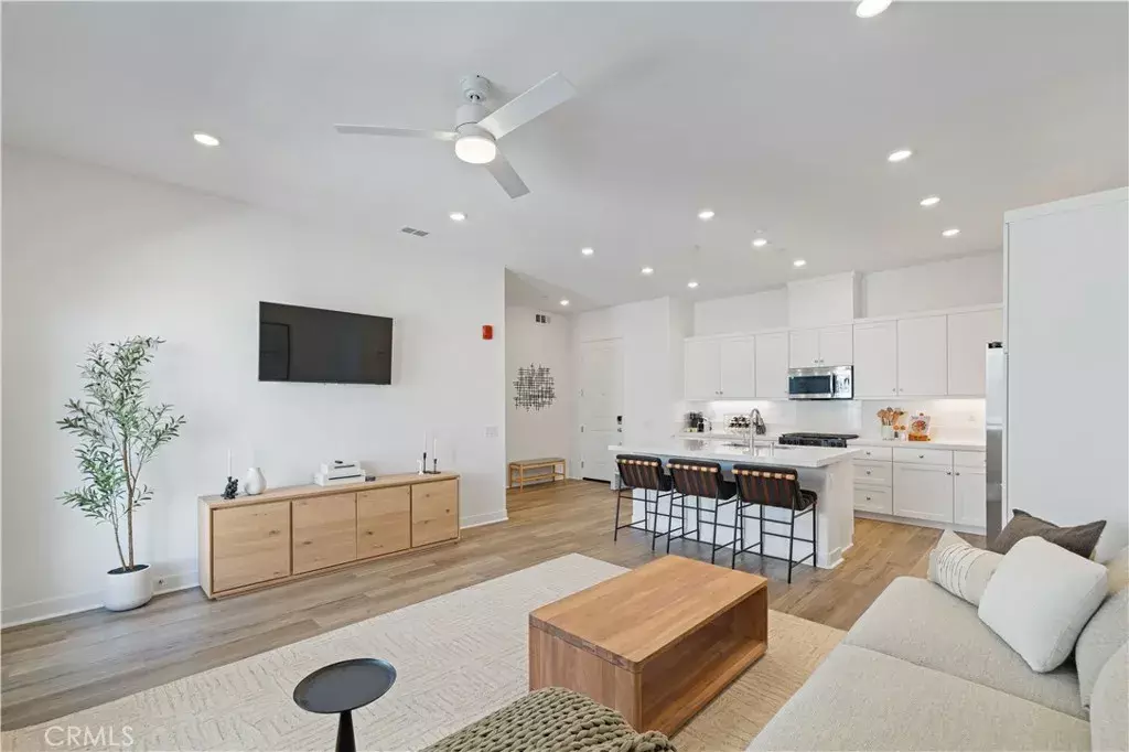 Valencia, CA 91381,27227 Diamond Peak Lane #301