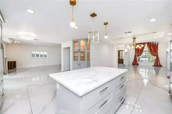 Tarzana, CA 91356,19314 Yolie