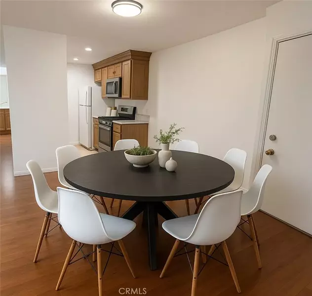 5460 White Oak Avenue #J206, Encino, CA 91316