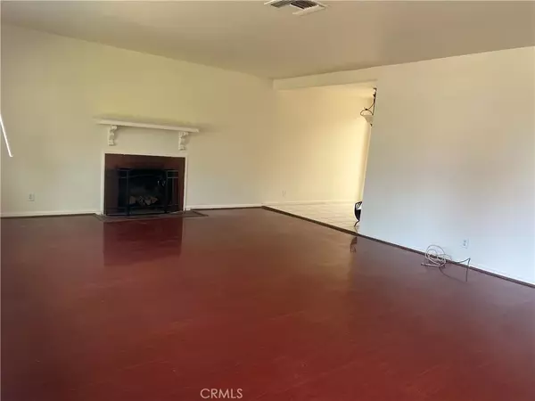 Reseda, CA 91335,7357 Darby