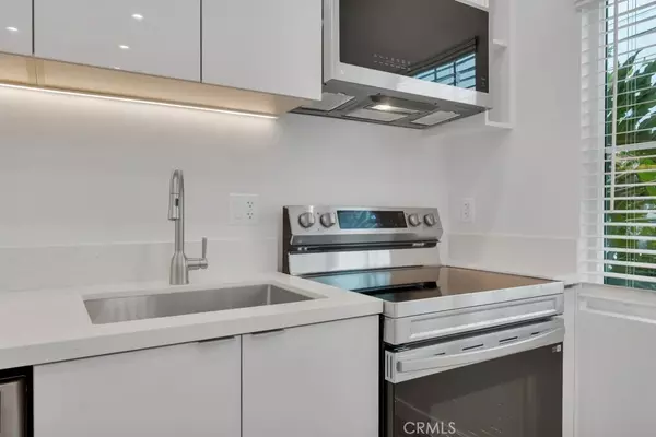 Woodland Hills, CA 91367,23806 Calvert