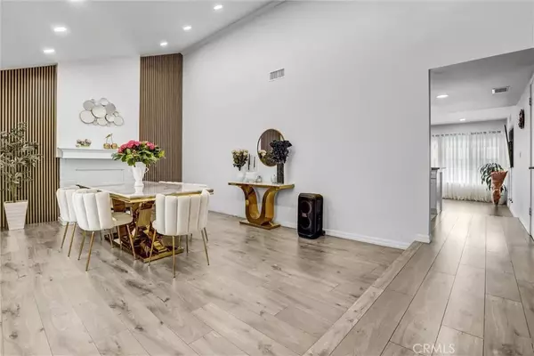 28947 Lotusgarden, Canyon Country, CA 91387