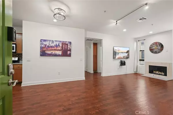 North Hollywood, CA 91605,6938 Laurel Canyon #204