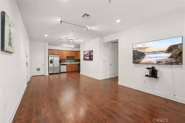 North Hollywood, CA 91605,6938 Laurel Canyon #204