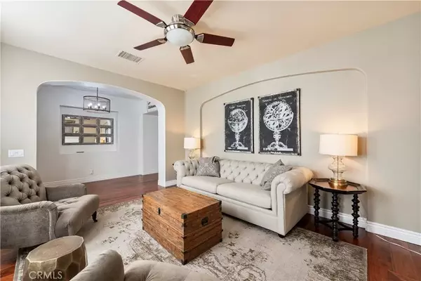 Valencia, CA 91381,26101 Knoll Court