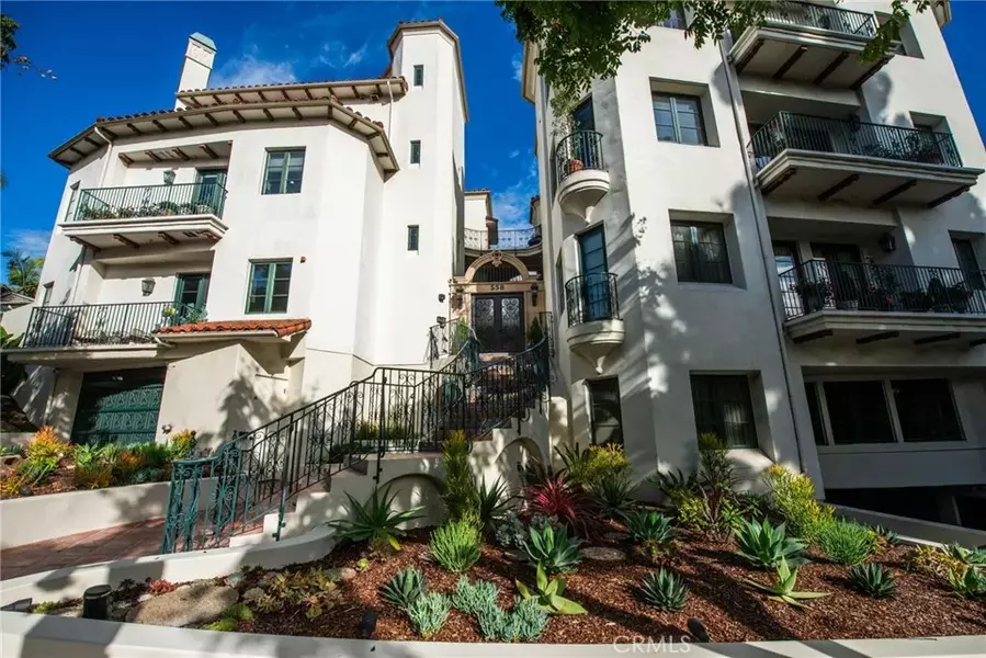 558 Hillgreen Drive #207, Beverly Hills, CA 90212