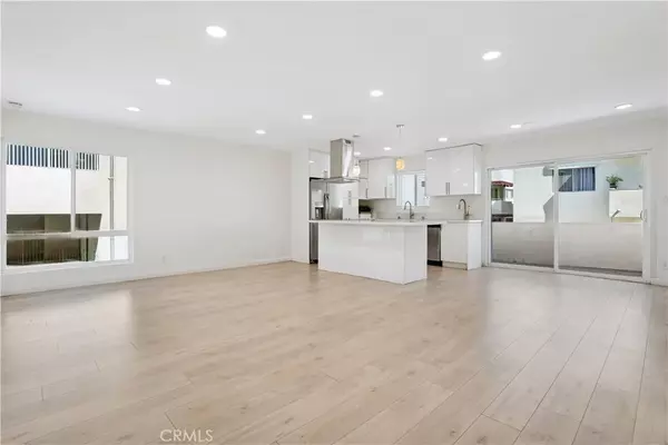 Encino, CA 91316,5330 Zelzah Avenue #7