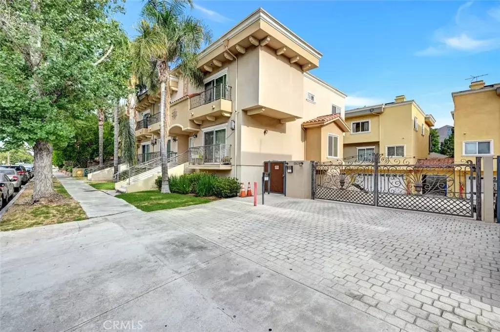 Van Nuys, CA 91405,13629 Wyandotte Street #111